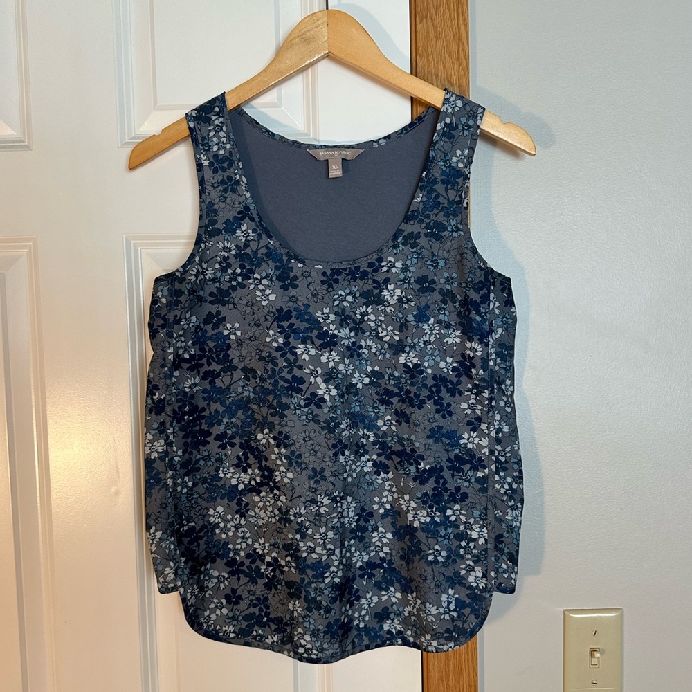 Banana Republic Blur Floral Scoop Neck Tank Top